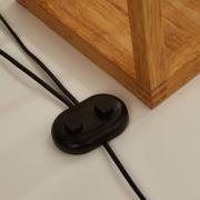 Neliön muotoinen lattiavalaisin bambusta