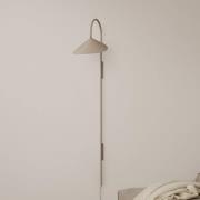 ferm LIVING Arum Swivel Tall seinävalaisin, beige, pistotulppa