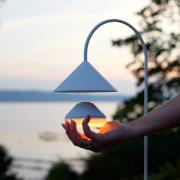 FRANDSEN LED-akkulamppu One, valkoinen, Ø 9 cm, akryyli