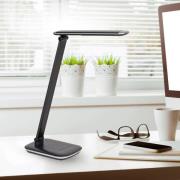 LED-pöytälamppu MAULjazzy, musta, korkeus 43 cm, himmennettävä USB-por...