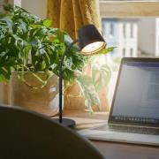 Biwo LED ladattava pöytävalaisin, musta, kosketus himmennin, metallia