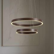 Lucande LED-riippuvalaisin Yonam, Ø 60 cm, 2-lamppuinen, ruskea, CCT