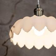 Kurage-riippuvalaisin, antiikkimessinki, himmeä lasi, Ø 25,5 cm