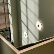 Northern LED-seinävalaisin Glint, Ø 25 cm, lasi, opaali