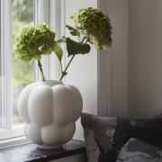 AYTM-maljakko Uva, keraaminen, valkoinen, Ø 26 cm, rypäleen muotoinen