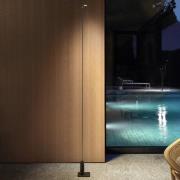 Luceplan LED-pylväsvalaisin Flia, korkeus 180 cm, musta, muovi