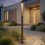 Lindby LED-pylväsvalaisin Fjorya, korkeus 90 cm, ruskea, IP65