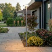 Lucande LED-ulkovalaisin Akito, harmaa, korkeus 260 cm, IP54