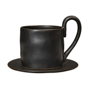 Ferm Living Flow muki lautasella 25 cl Black