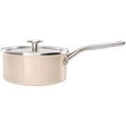 KitchenAid Cookware Collection -kattila, kannellinen, 18 cm, manteli