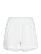 Layne Shorts Bottoms Shorts Casual Shorts White Noella