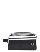 Coated Polyester Wash Bag Toilettilaukut Navy Fred Perry